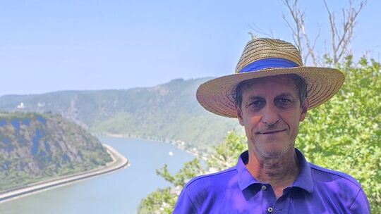 Wandern sei für ihn eine Mischung aus Freizeit und Arbeit, sagt Joachim Rau über sich selbst. Der Bonner hat mehrere Wanderführe