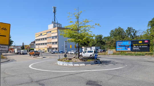 An diesem Kreisel im Industriegebiet Koblenz-Kesselheim ist am Dienstag eine Radfahrerin gestorben. An diesem Kreisel im Industriegebiet Koblenz-Kesselheim ist am Dienstag eine Radfahrerin gestorben.