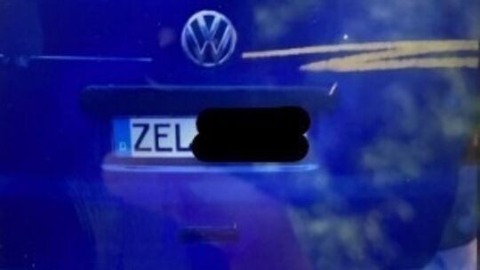 Lichtbild der Markierung an der Heckklappe des entwendeten Fahrzeugs Lichtbild der Markierung an der Heckklappe des entwendeten Fahrzeugs