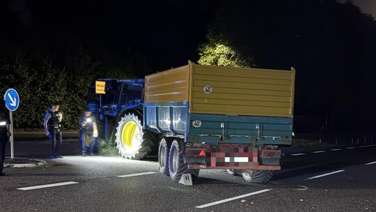 Als der Traktorfahrer mit seinem Gefährt nach links abbiegen wollte, hatte der Motorradfaher gerade zum Überholen der Fahrzeugko