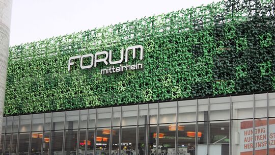 Das Forum Mittelrhein ist eins von gleich zwei Einkaufszentren in Koblenz. Das Forum Mittelrhein ist eins von gleich zwei Einkaufszentren in Koblenz.