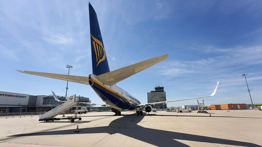 Drei Flugzeuge hat die Billigfluggesellschaft Ryanair am Flughafen Hahn stationiert. Und die Iren könnten sich vorstellen, diese