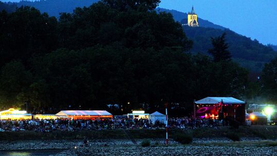 Rhein in Flammen 2015: Blick von Stolzenfels auf Lahnstein.