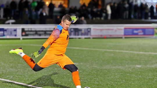 Für B-Klässler FC Peterswald-Löffelscheid und Torwart Matthias Kupke beginnt die Saison 2026/27 mit dem Erstrunden-Derby im Krei