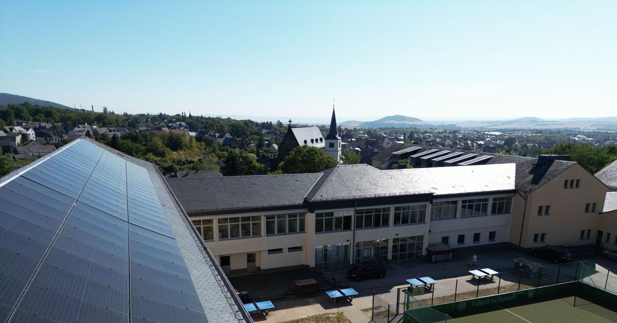 Solar cells on the roof: Mendig Elementary School now relies on solar ...