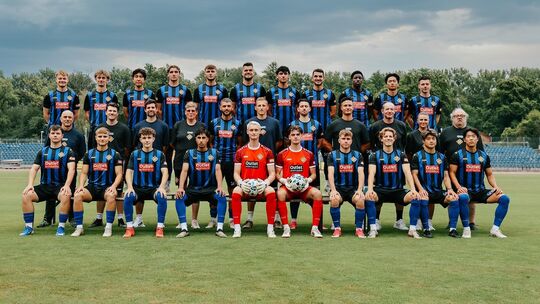 Die TuS Koblenz 2026/2027 mit (hinten, von links) Denys Vyrych, Colin Leyendecker, Taeyoung Je, Luka Hirninger, Marcel Wingender