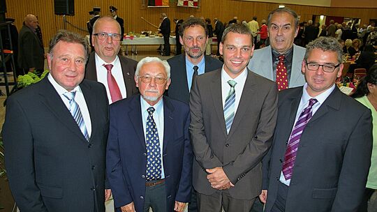 2015 beim großen Partnerschaftsreffen in Rhaunen (von links): Wolfgang Becker (Bürgermeister a.D.), Georg Dräger (Bürgermeister)