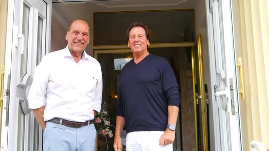 Alfred Müller (links) betreibt das Andernacher Rheinhotel in vierter Generation. Im vergangenen Jahr erwarb der Unternehmer Herb Alfred Müller (links) betreibt das Andernacher Rheinhotel in vierter Generation. Im vergangenen Jahr erwarb der Unternehmer Herb