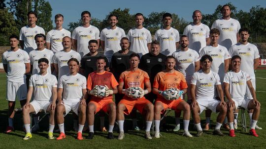 Will das Nahe-Stadion zum Beben bringen: die SG Eintracht Bad Kreuznach in der Saison 2026/27 mit (hinten von links) David Molna