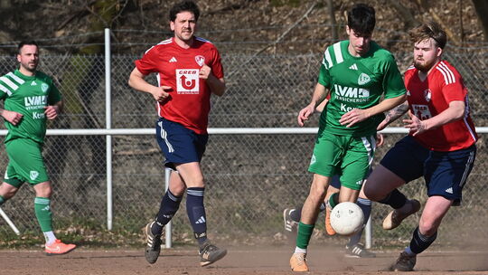 Marlon Schmidt (in Grün am Ball) und die SG Honigsessen sind in der abgelaufenen Spielzeit Dritter geworden. Auch in diesem Jahr