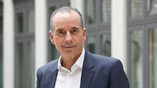 Die Balance zwischen Geschwindigkeit und gerechter Verteilung der Wiederaufbauhilfen sei eine Gratwanderung gewesen, sagt Ulrich