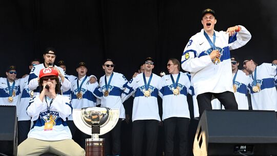 Finnisches Team feiert WM-Titel