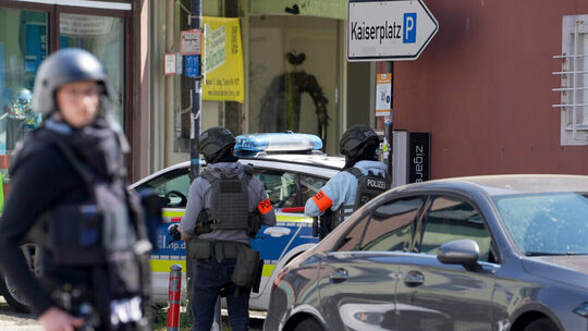 Am 8. Mai ist es in der Volksbank-Filiale Sinzig zu einem Raubüberfall gekommen. Eine Geiselnahme wurde befürchtet. Einsatzkräft