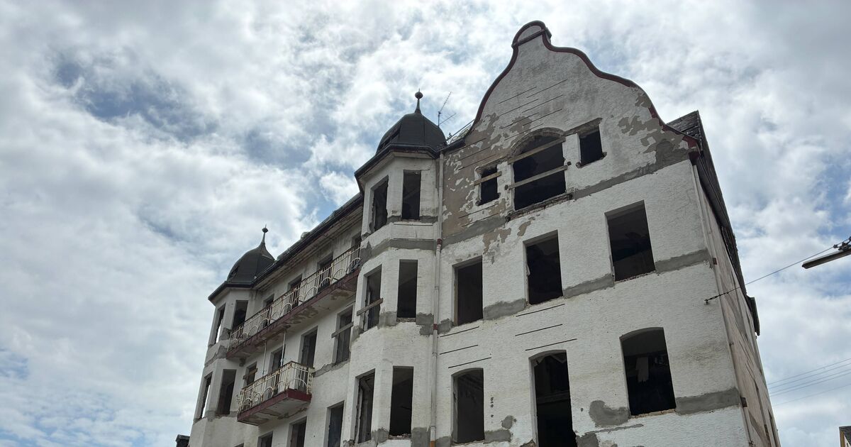 Nach Deckeneinstürzen: Altes Hotel in Bad Salzig soll teilabgerissen ...