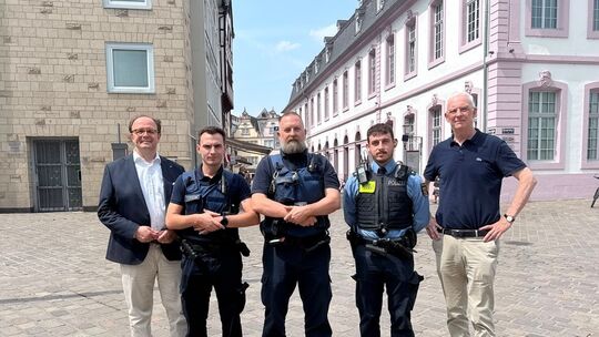 Ralf Britten und Wolfram Leibe bei der ersten gemeinsamen Streife in der Innenstadt