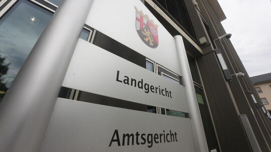 Am Landgericht Koblenz läuft ein Verfahren gegen eine 46-Jährige, die an einem Raubüberfall in Bad Ems beteiligt gewesen sein so