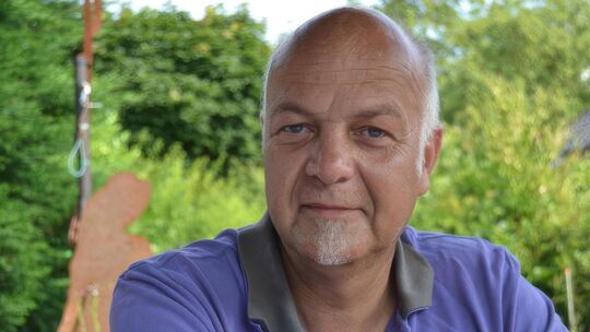 Im Sinne von Martin Richerzhagen bitten die Organisatoren der Trauerfeier darum, auf schwarze Kleidung zu verzichten und stattde
