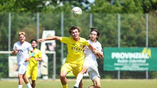 Conner Dahlem (gelbes Trikot, hier im Spiel gegen die SG 99 Andernach) ist einer der Jungs, die in der Vorsaison mit der B-Jugen