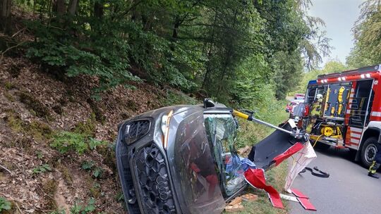 Die Unfallstelle in Stromberg: Ein überschlagenes Auto erfordert den Einsatz von Feuerwehr und Rettungsdienst. Die Unfallstelle in Stromberg: Ein überschlagenes Auto erfordert den Einsatz von Feuerwehr und Rettungsdienst.