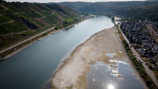 Niedrigwasser am Rhein