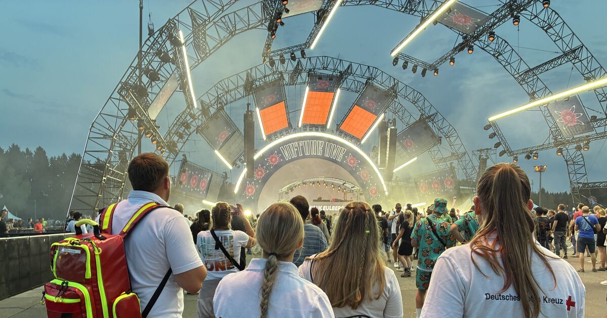 Einsatz zwischen Technobeats: Mit dem Erstversorgungsteam des DRK auf der ...