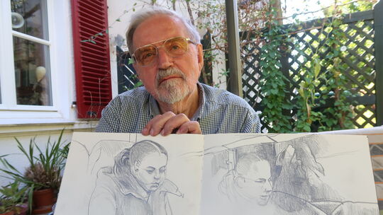 Neben der Natur liebt es der Künstler Erwin Rickert auch immer wieder Menschen, "ohne sie zu stören", zu beobachten und im Skizz