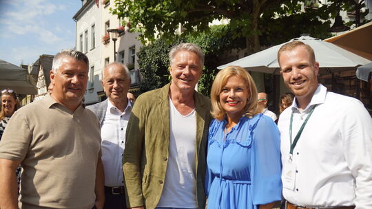 Bundestagspräsidentin Julia Klöckner brachte ihren Lebensgefährten Jörg Pilawa mit zur Eröffnung der Veranstaltung. Für den beka