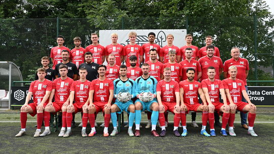 Die Mannschaft der SG Malberg/Elkenroth/Rosenheim/Kausen 2026/27 mit (hinten, von links) Artur Becker, Philip Krahn, Justin Nage