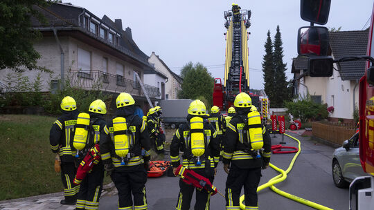 Glücklicherweise war das Gebäude, was am Samstagmorgen gebrannt hat, unbewohnt. Etwa eine Stunde hat es gedauert, das Feuer zu l