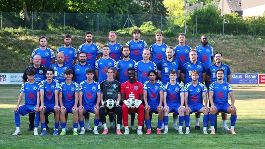 Der FC Germania Metternich mit (hinten von links) Niklas Pohl, Hendrik Hillen, Carsten Wans, Moritz Pies, Tim Niemczyk, Tom Kup,