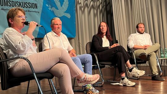 An der Podiumsdiskussion nahmen (von links) Tanja Machalet, Klaus Lütkefedder, Line Bratenstein und Johannes Eidt teil.