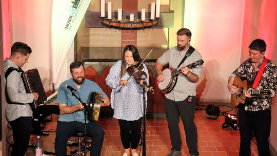 Beim ersten Abschlusskonzert der Reihe „Musik in alten Dorfkirchen“, die seit mehr als drei Jahrzehnten von der Kleinkunstbühne Beim ersten Abschlusskonzert der Reihe „Musik in alten Dorfkirchen“, die seit mehr als drei Jahrzehnten von der Kleinkunstbühne