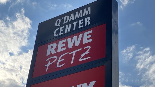 Das „Q’damm Center“ ist seit Oktober 2025 für die Besucher in Altenkirchen geöffnet. Zuletzt gab es Kritik seitens der Einzelhän