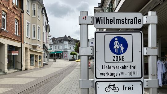 Blick in die Wilhelmstraße. Zuletzt gab es hier Kritik von einigen Händlern bezüglich der Kommunikation und Präsenz von Citymana