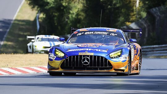 Luca Stolz machte sich mit dem Gesamtsieg beim siebten Lauf der NLS auf dem Nürburgring nachträglich das schönste Geburtstagsges Luca Stolz machte sich mit dem Gesamtsieg beim siebten Lauf der NLS auf dem Nürburgring nachträglich das schönste Geburtstagsges