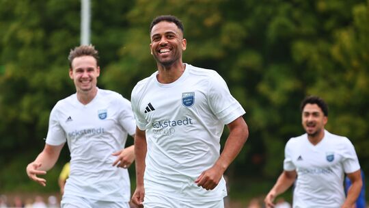 Der Ex-Profi Andrew Wooten (Mitte, unter anderem 1. FC Kaiserslautern und SV Sandhausen) war der erste Torschütze der Oberliga-S Der Ex-Profi Andrew Wooten (Mitte, unter anderem 1. FC Kaiserslautern und SV Sandhausen) war der erste Torschütze der Oberliga-S