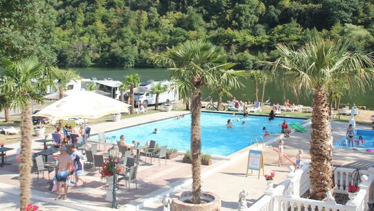 Eines der Highlights des Campingplatzes ist der beheizte Pool.