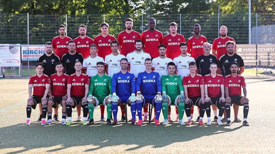 Hinten von links: Hazem Ben Khelifa, Antonio Fejza, Jayden Juranovic, Kian Freisberg, Hamza Aliou, Leon Emmerich, Pape Amath Top