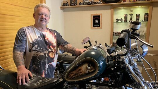 Die große Leidenschaft von Wolfgang Eul sind Motorräder, Oldtimer zumal. Gleichwohl ist die Gaststätte Bikers Canyon kein reiner Die große Leidenschaft von Wolfgang Eul sind Motorräder, Oldtimer zumal. Gleichwohl ist die Gaststätte Bikers Canyon kein reiner