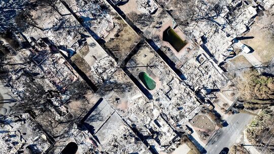 Zerstörung durch Eaton-Feuer 2025 in Kalifornien