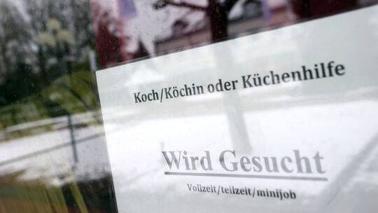 Besonders in der Gastronomie gibt es viele Minijobs. Einst galten sie als Sprungbrett in den Arbeitsmarkt, doch oft werden sie z