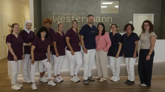 Das Zahnzentrum Westermann in Idar-Oberstein wurde am Montag eröffnet. Das Team freut sich auf seine Patientinnen und Patienten.