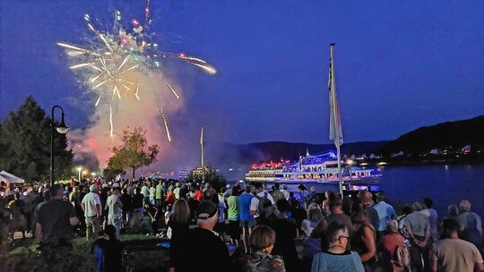 Ein Bild, dass es in diesem Jahr wohl wieder geben wird: Feuerwerk in Braubach zu Rhein in Flammen.