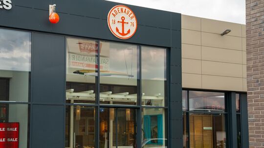 Das Adenauer-Outlet im Gewerbepark Mülheim-Kärlich.