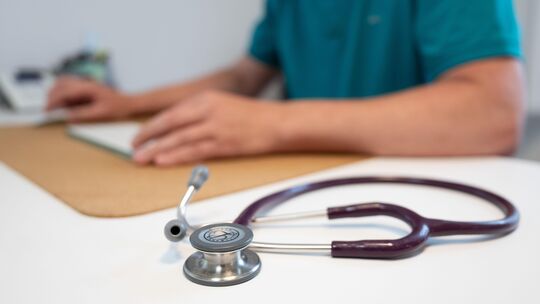 Ärztliche Versorgung – ein Schlagwort, das gerade im ländlichen Raum häufig für besorgte Blicke sorgt. Laut einer Übersicht der