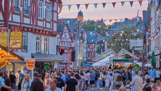 Bestes Feierwetter, Livemusik auf drei Bühnen und im Gebück sowie ein gastronomisches Angebot für jeden Geschmack sorgten für vo