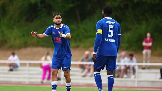Gesprächsbedarf gab es nicht nur während der Partie von Cosmos Koblenz gegen den TuS Mechtersheim, sondern auch nach dem 1:2 vom Gesprächsbedarf gab es nicht nur während der Partie von Cosmos Koblenz gegen den TuS Mechtersheim, sondern auch nach dem 1:2 vom