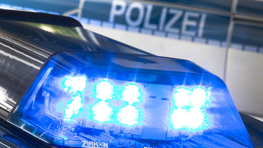 In Koblenz musste sich die Polizei am Mittwoch um einen Auffahrunfall auf der B9 kümmern. (Symbolbild)