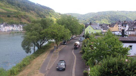 So sieht das Moselufer in Zell-Kaimt derzeit aus. Unter anderem sollen die Verkehrsflächen neu geordnet werden.