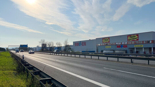 Auf der B9 zwischen Mülheim-Kärlich und Koblenz ist ein Motorradfahrer mit 220 km/h erwischt worden.